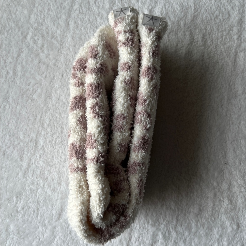 Barefoot Dreams CozyChic Cream/Stone Socks - Picture 6 of 8